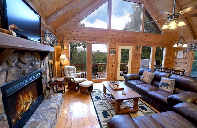 Simpler Times- Mineral Bluff GA 2br/2ba-Hot Tub- Wifi-Firepit