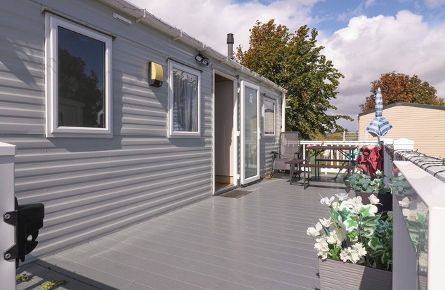 SINGH AND LEITE FAMILY CARAVAN, family friendly in St. Osyth