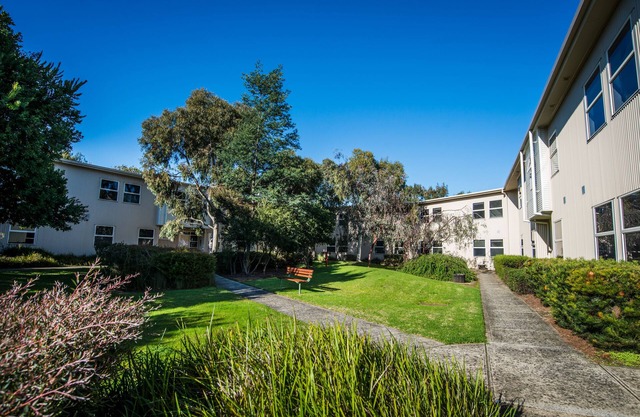 Single ensuite room in convenient quiet location