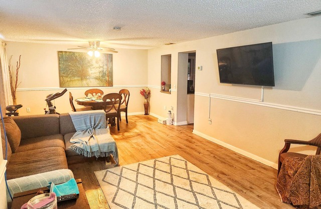 Single family home in Zephyrhills. Semi-furnished.