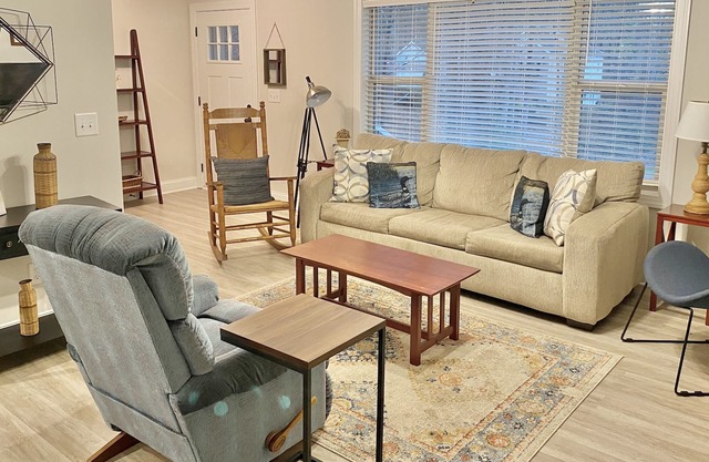 Single story 2 bedroom 2 bath that sleeps 7 in Buford, Georgia