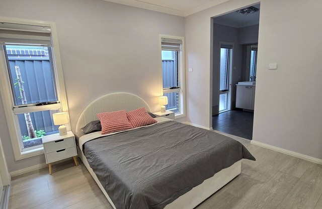 Single story 5 bedroom house in heart of Marsden Park