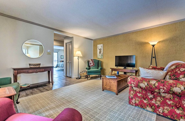 Single-Story Fairfield Bay Condo w/Deck!