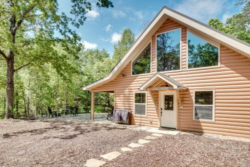 Sip, Hike and Explore Sleek Retreat in Cleveland!