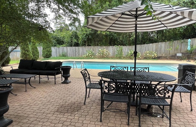 SIPPIN ON SISK, a spacious home just off the Square