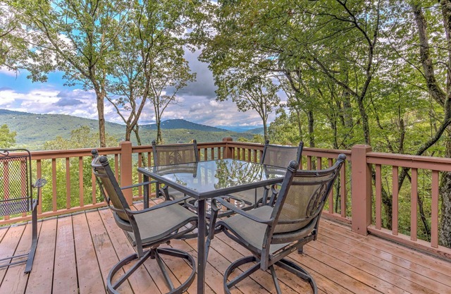 Sips with Mountain Views, Fireside Downtime, Swimming, Golf & Trails in Gated Community - Casa Bella