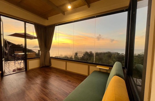 Sis and Sea Residence