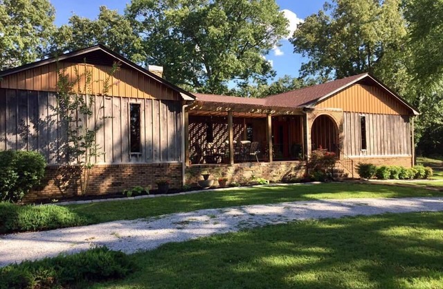Sisters on Sycamore Bed & Breakfast
