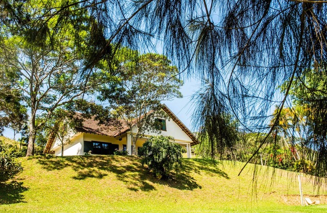 Site in Paty do Alferes, large house with 5 bedrooms, pool and very green