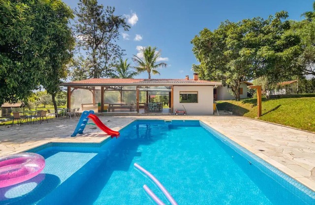 Sitio Fácil Acesso com Stand up Paddle e Parquinho com Cama Elástica