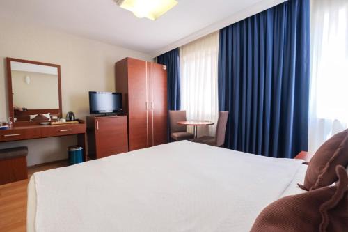 Siyav Otel