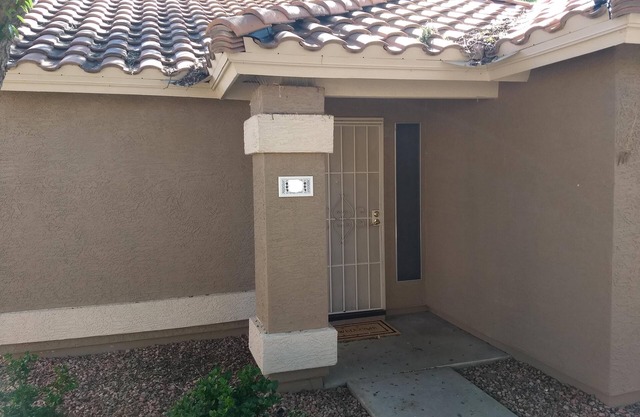 Sizzling summer SPECIAL! a perfect patio home in Peoria AZ