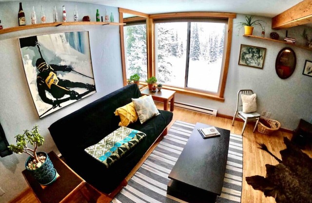 Ski Bunny Studio/Walkable to Ski Lifts