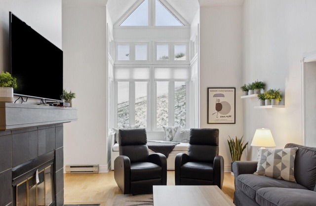 Ski In/Out Mountain Chalet Condo - 205 Chateau Ridge