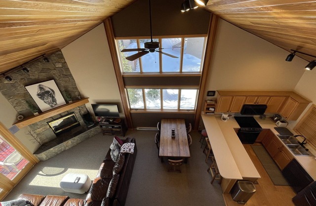 Ski in/Ski Out Big Sky - Steps from the Bear Back Poma