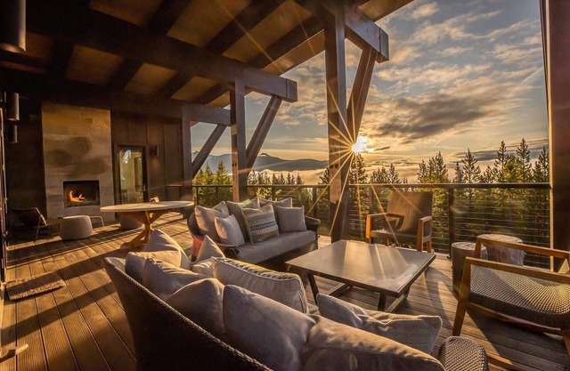 Ski-in/Ski-out Cabin with Hot Tub, Heated Garage, and a Fireplace on the Deck!