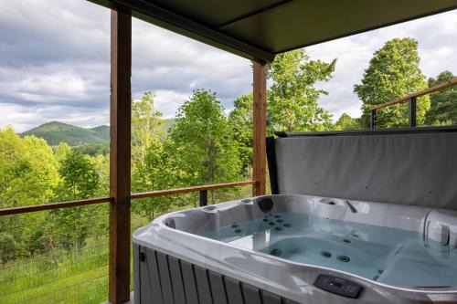 Skips Hideaway 4br Fall Retreat Hot Tub Dog