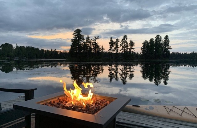 Skogvei Geodesic Dome with Nordic SAUNA, Boathouse & Private Lake access