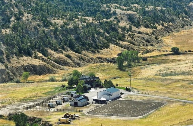 Sky Creek Ranch Montana Lodge Housen