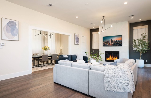 Skyline View Retreat: 4-Story Luxury Near Downtown