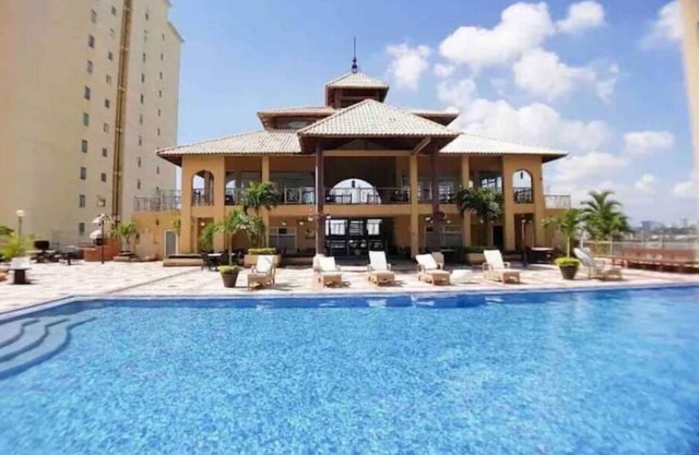 Skyscraper Ocean/City view Suite+Breakfast Area