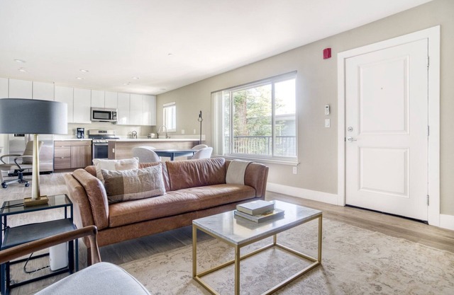 Sleek Campbell 2BR w/Pool, Gym & Spa, walk to WF & TJ, by Blueground