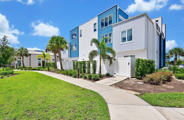 Sleek Condo with Pool Table near Disney and Resort & Waterpark Access - B1-202