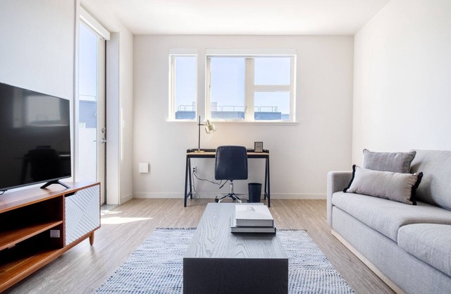 Sleek Milpitas 1BR w/Gym, Pool, walk to BART + Great Mall, by Blueground