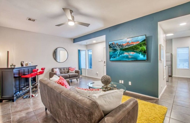 Sleek & Modern 4BR Near Fort Bliss