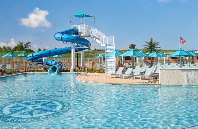 Sleek Room Close to Kansas Speedway and Legends Outlets – Ideal for Day Trips