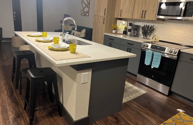 Sleek & Serene 1BR Retreat – Minutes from Everything