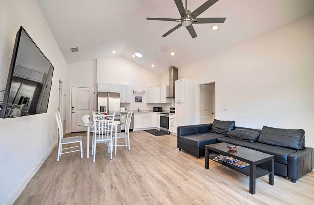 Sleek Tavares Condo 3 Miles to Downtown