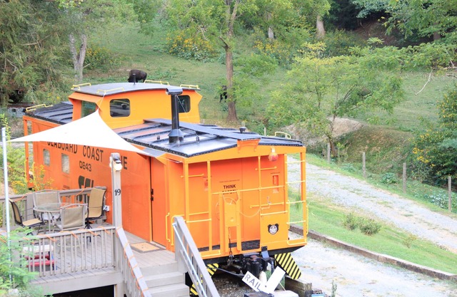 🚂 Sleep in a caboose on a bison ranch: Seaboard Coast Line #0843