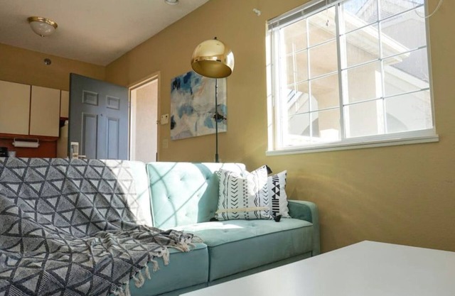 Sleepover: Cheerful Studio - Downtown Wichita