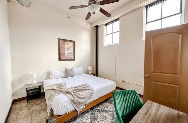 Sleepover: Ideal 2BD/1BA Condo Downtown Springfield