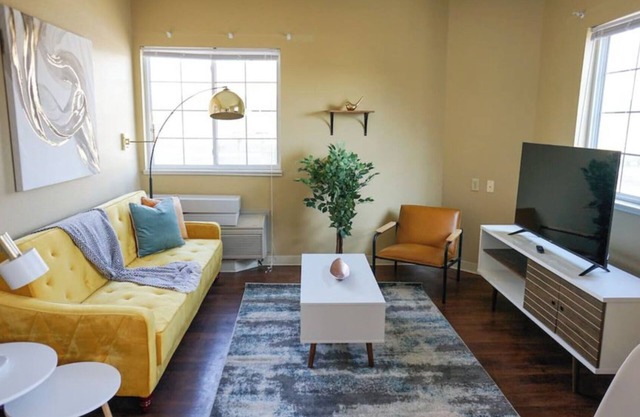 Sleepover: Spacious 1BD/1BA - Downtown Wichita