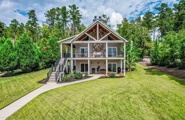 Sleeps 10, Paddleboards, Canoe, Pool Table + More!