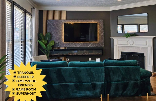 Sleeps 10 | Pet & Family | 4BR Stay Near Hospital