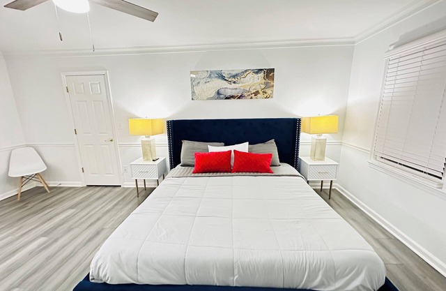 🏡 SLEEPS 12. Newly Reno House with 4 bedrooms