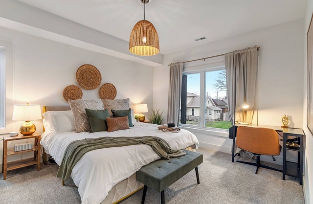 Sleeps 14 2x Master King Bedrooms Unique rooftop Mins to Conv Center