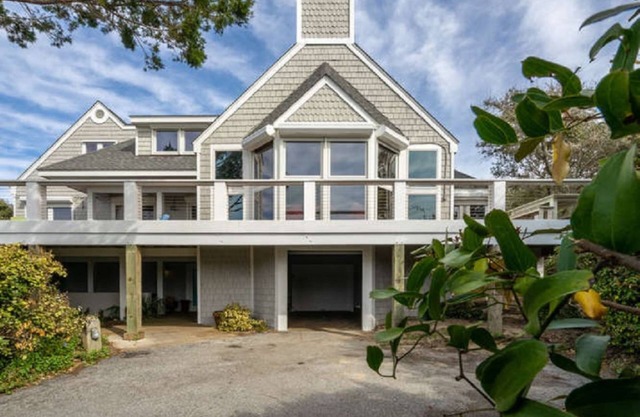 Sleeps 14 in 5BR, Ocean Views, Steps to Beach, Pet Friendly, BHI and Shoals