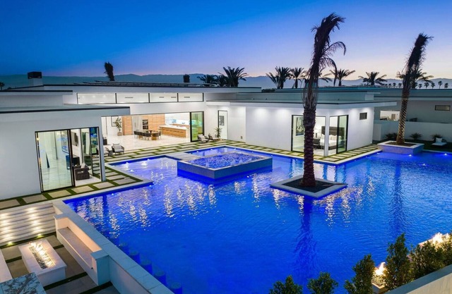 Sleeps 14 | Pool, Hot Tub & Pickleball | Minutes to Golf | Bravo Villa #5