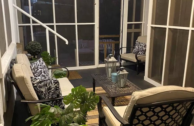 SLEEPS 15-Shady Grove Area Home-5 Bdrms & flex area 6th Bdrm, in vibrant Memphis