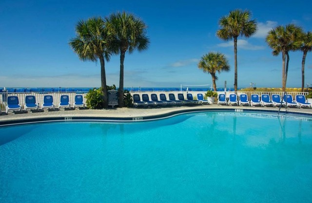 Sleeps 16! 4 Family-Friendly Units, Pool, Beach,, Parking