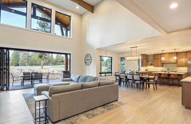 Sleeps 16+ | 7 bed, 7.5 bath | EV | Hot tub | SHARC