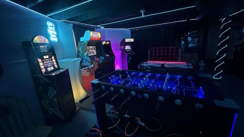 Sleeps 18 6BR Gym, Game Room and Theater