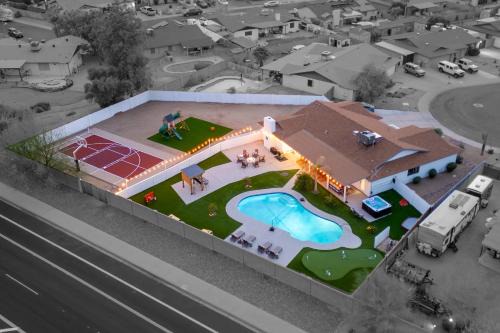 Sleeps 18 Private Pool & Hot Tub Playground