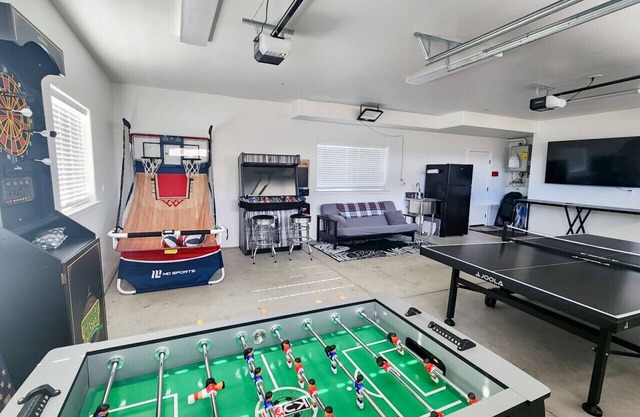 Sleeps 22! Two Houses! Game Rooms!