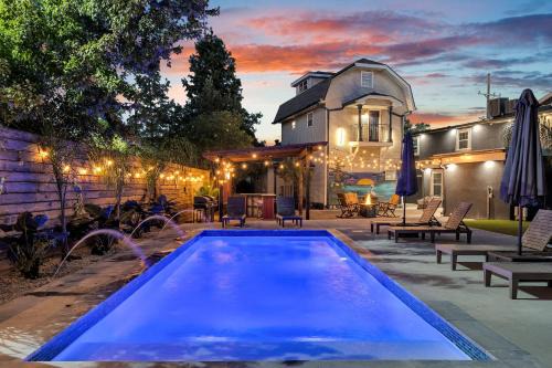 Sleeps 24-spacious Suites Near Fq W Pool