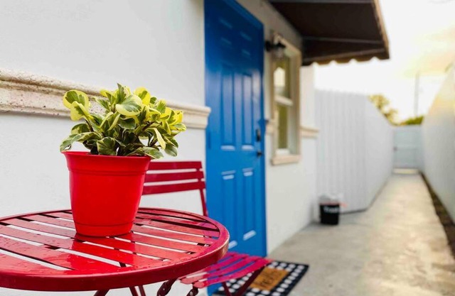 Sleeps 3, Cozy, Boho Style, in the heart of Miami -free parking